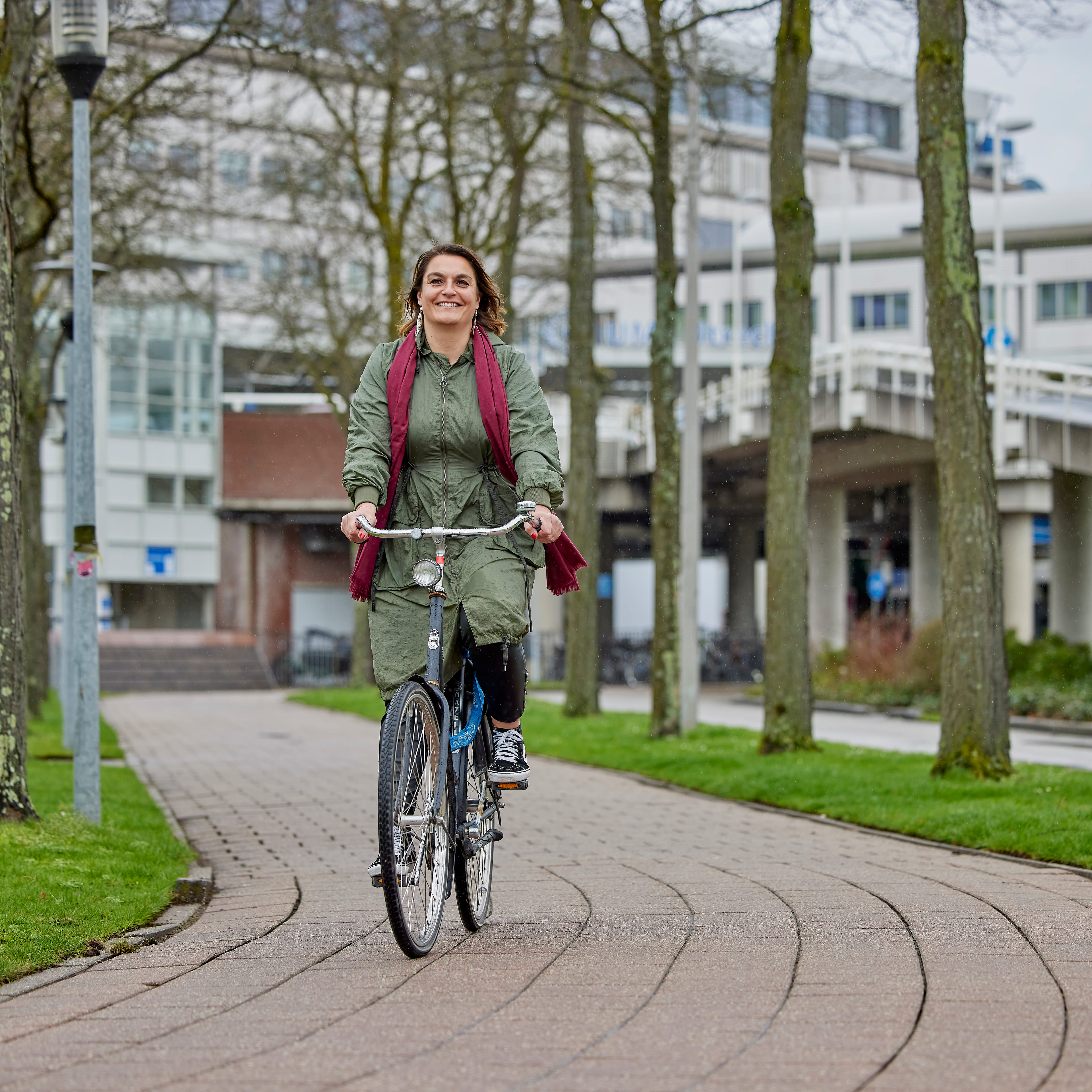 Vrouw op fiets