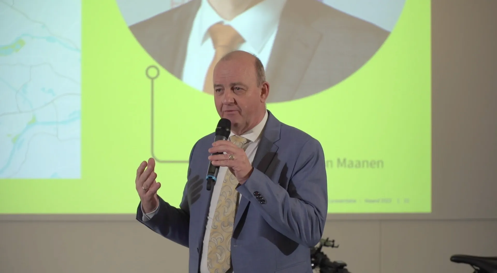 Wethouder Mobiliteit van Vianen spreekt tijdens de bijeenkomst duurzame mobiliteit voor werkgevers
